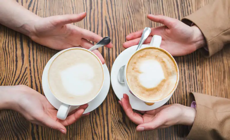 Flat White Coffee: Your Super Easy Guide to This Tasty Drink What is flat white coffee vs latte? Side-by-side cups showing smaller flat white (left) with thin microfoam heart vs larger latte.